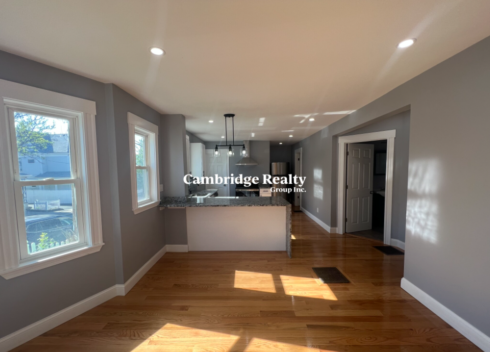 39 Albion St, Medford