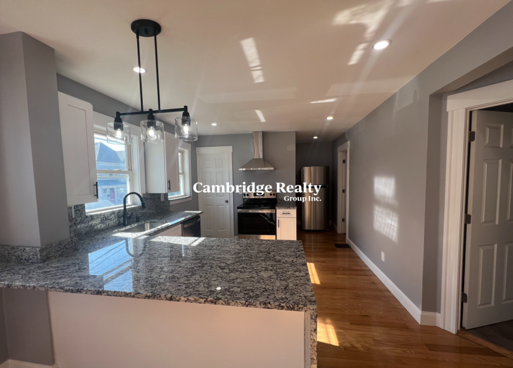 39 Albion St, Medford