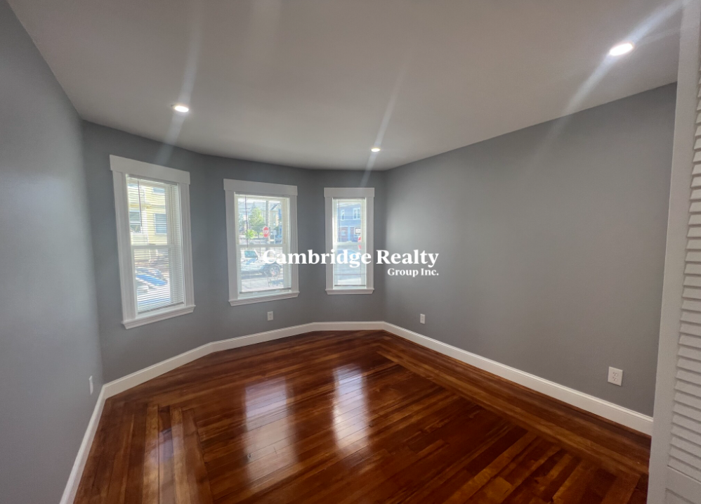 39 Albion St, Medford