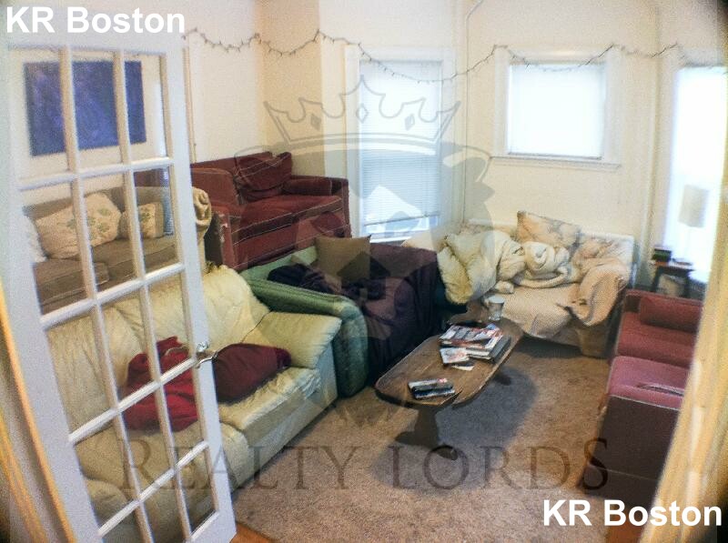 39 Pratt St, Allston