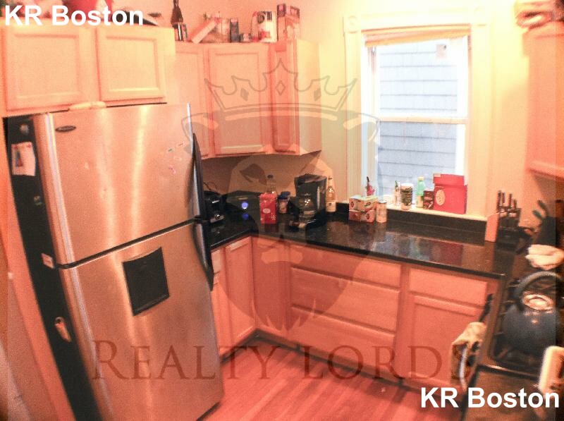 39 Pratt St, Allston