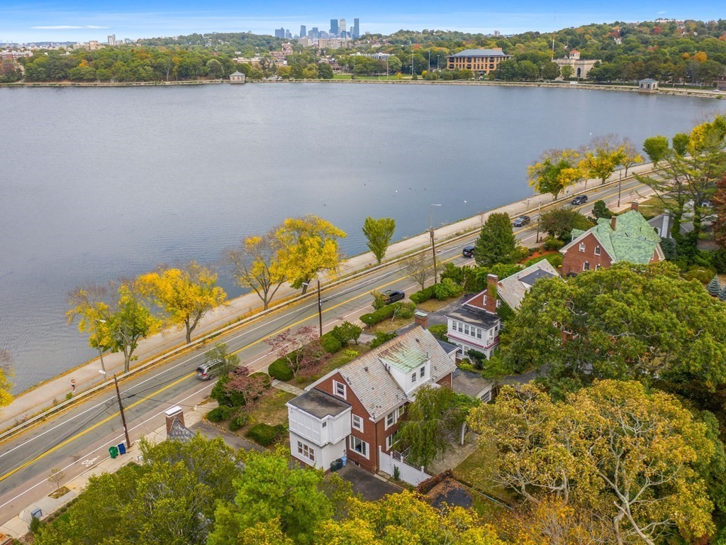 82 Beacon St, Chestnut Hill