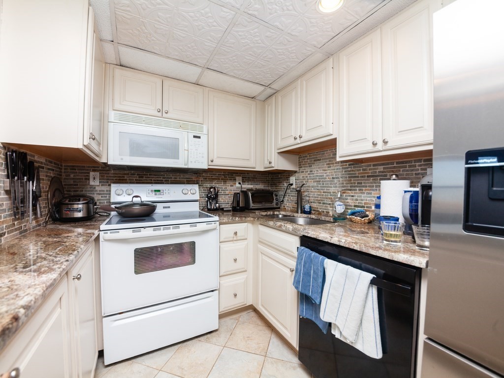 466 Commonwealth Ave, Back Bay