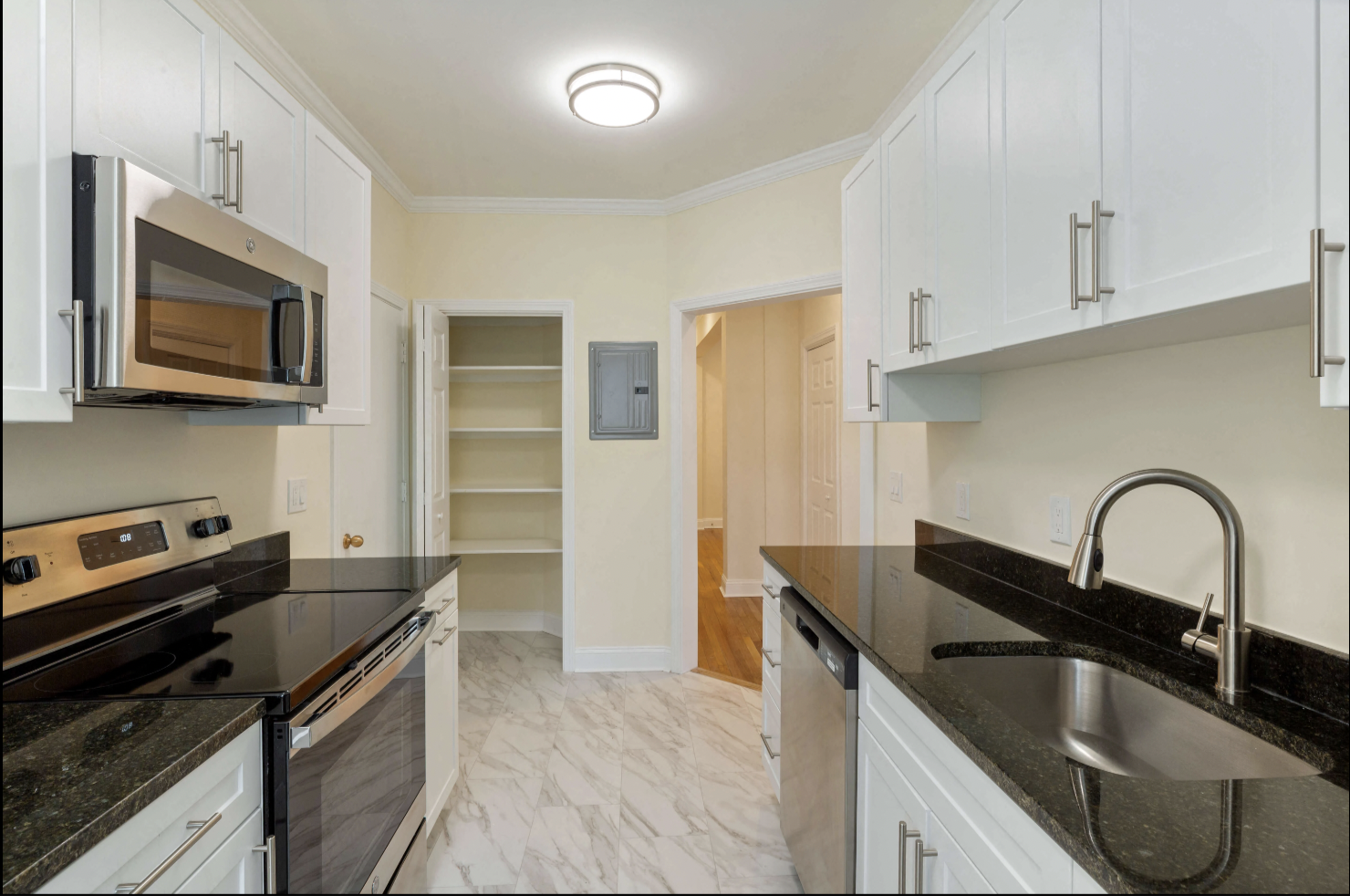 17 Green St, North Brookline