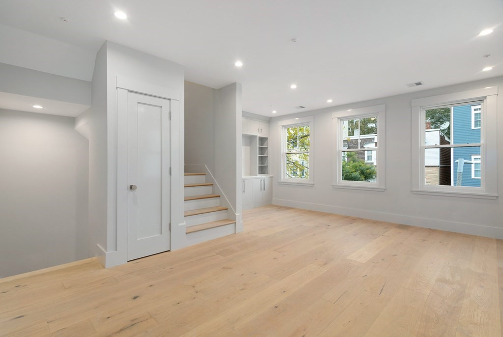 409 7th St, South Boston