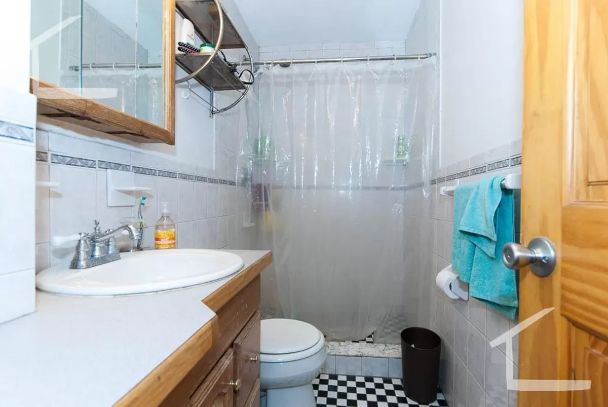 36 Brackett St, Oak Square