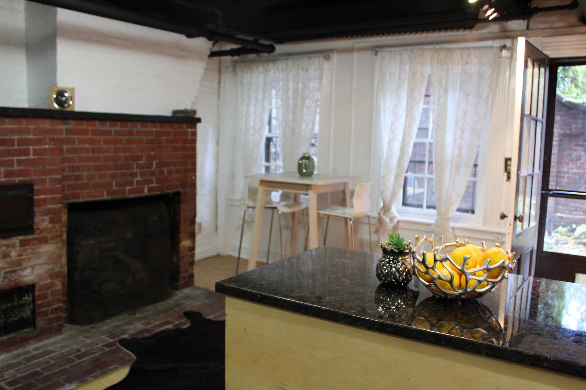 6 Champney Pl, Beacon Hill