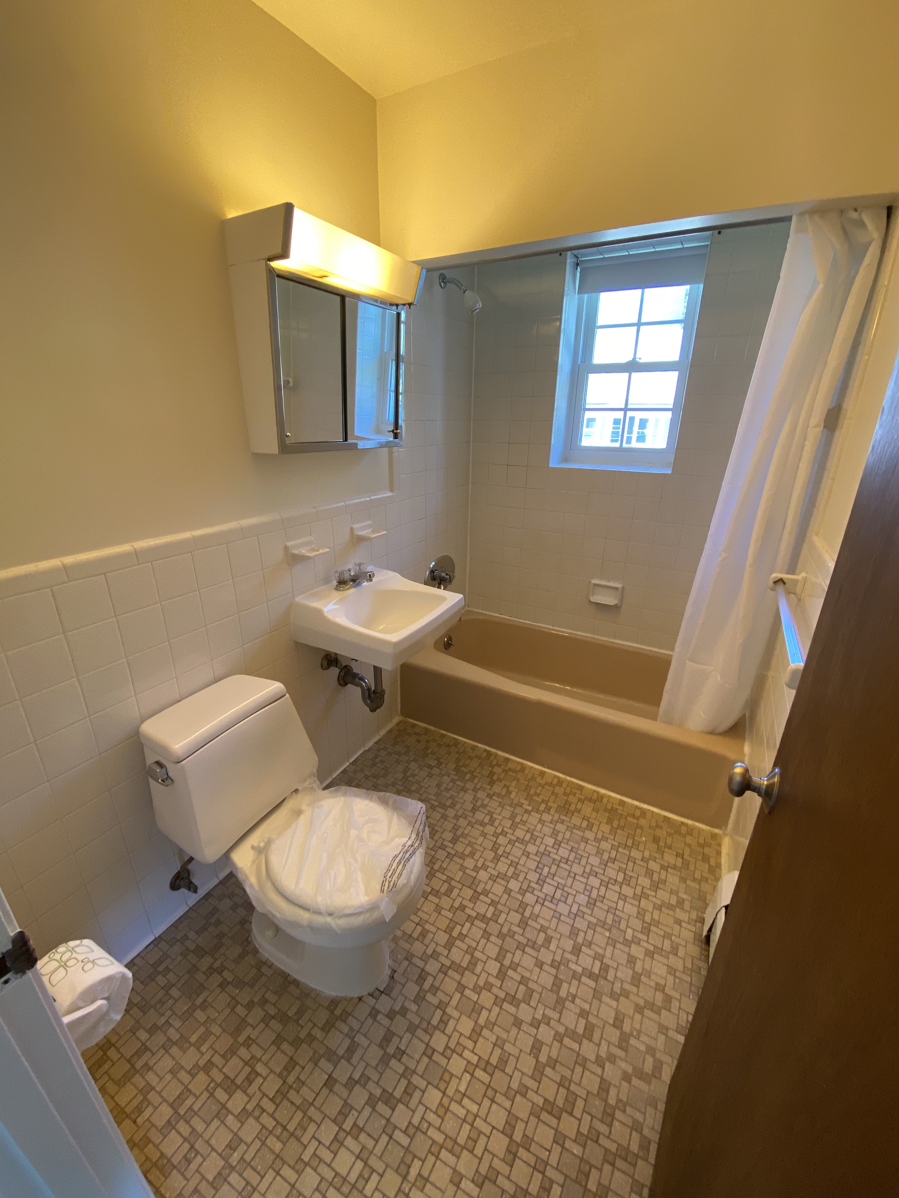 4 Brattle Dr, Arlington