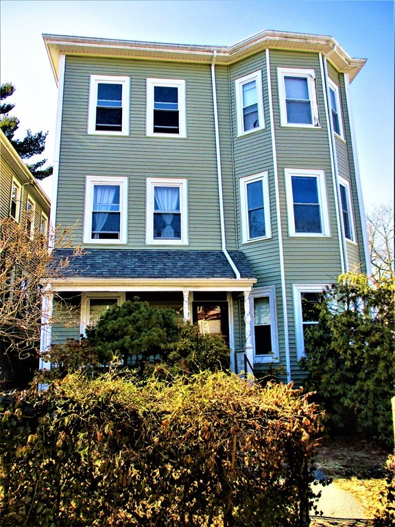 4 Monctcalm Ave, Brighton