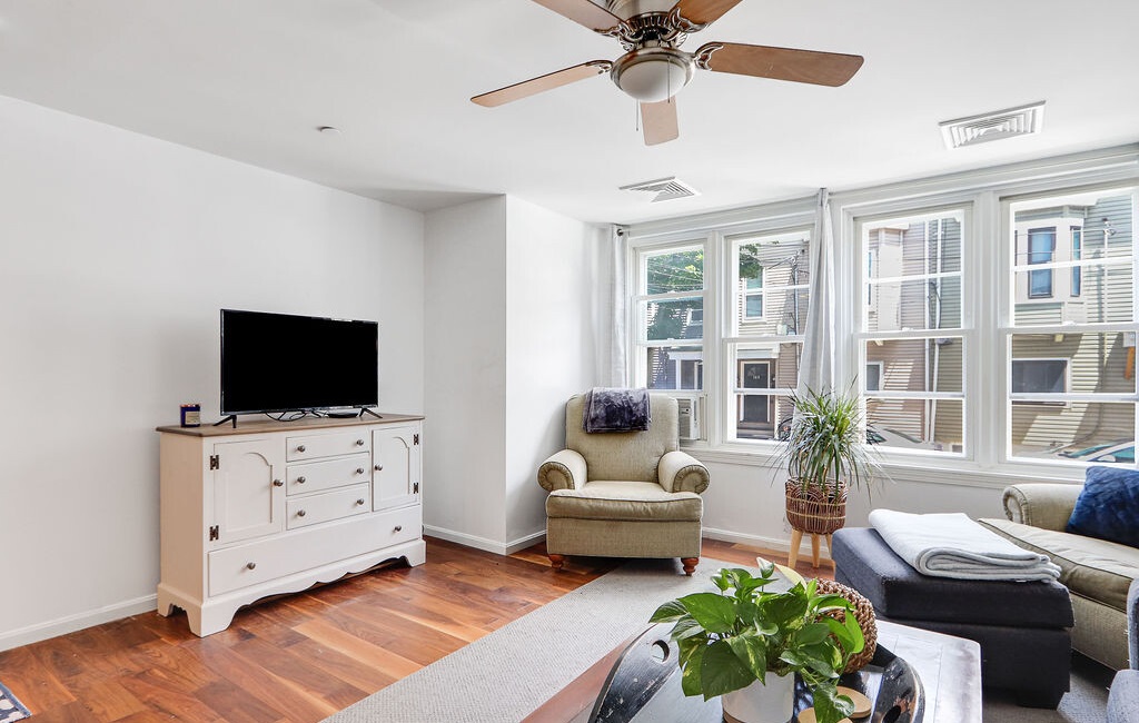 165 West 6th St, South Boston