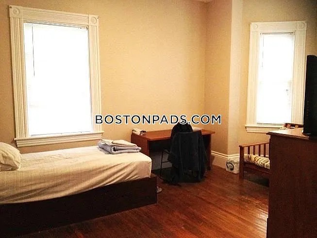 38 Floyd St, Waltham