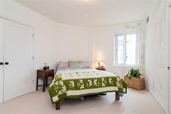 20 Chapel St, Longwood