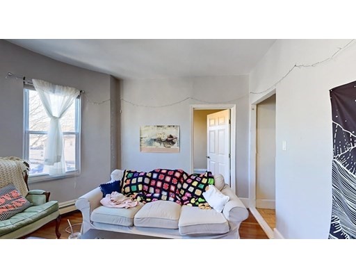 17 Chilcott Pl, Jamaica Plain