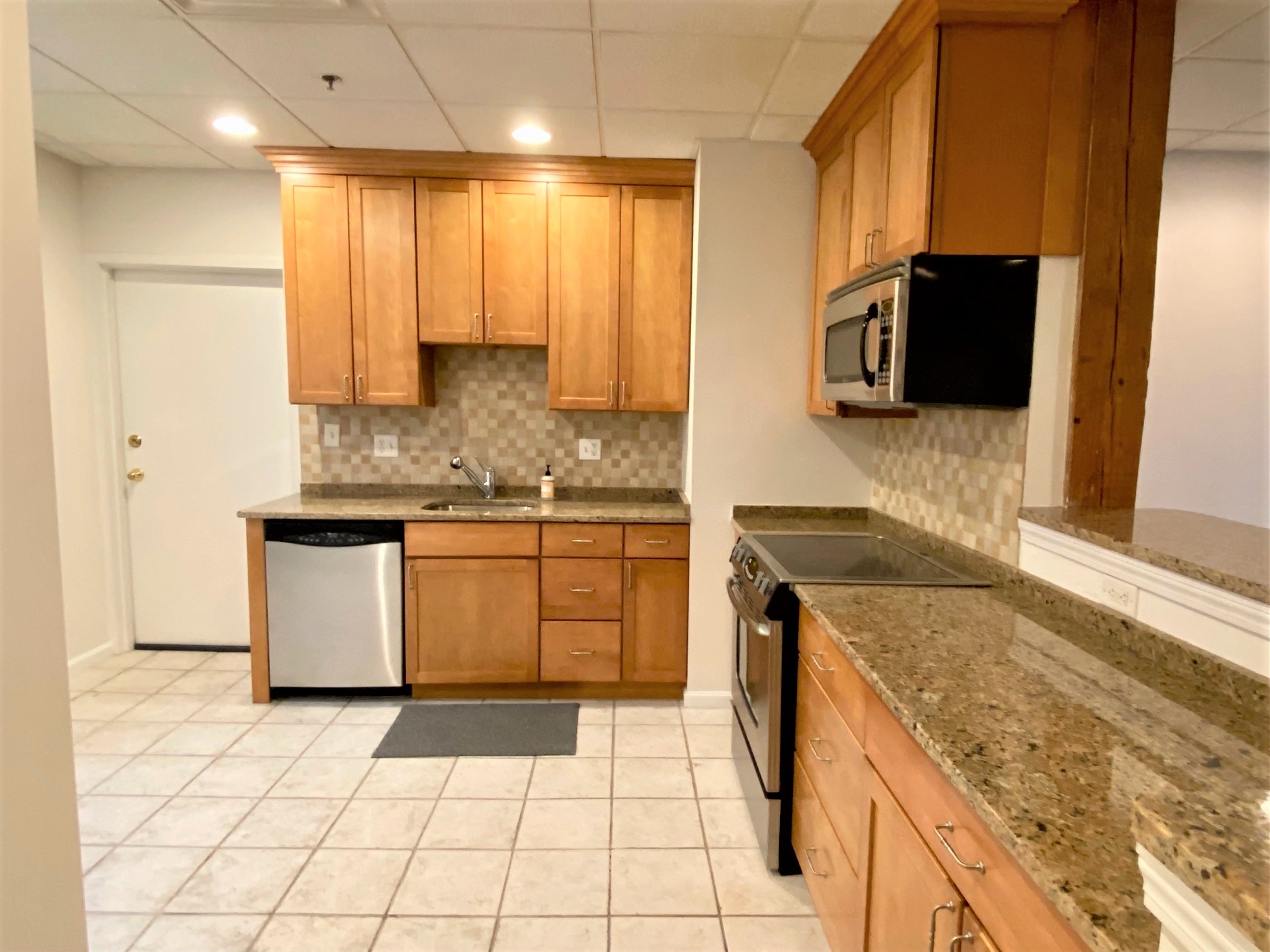 379 Main St, Medford