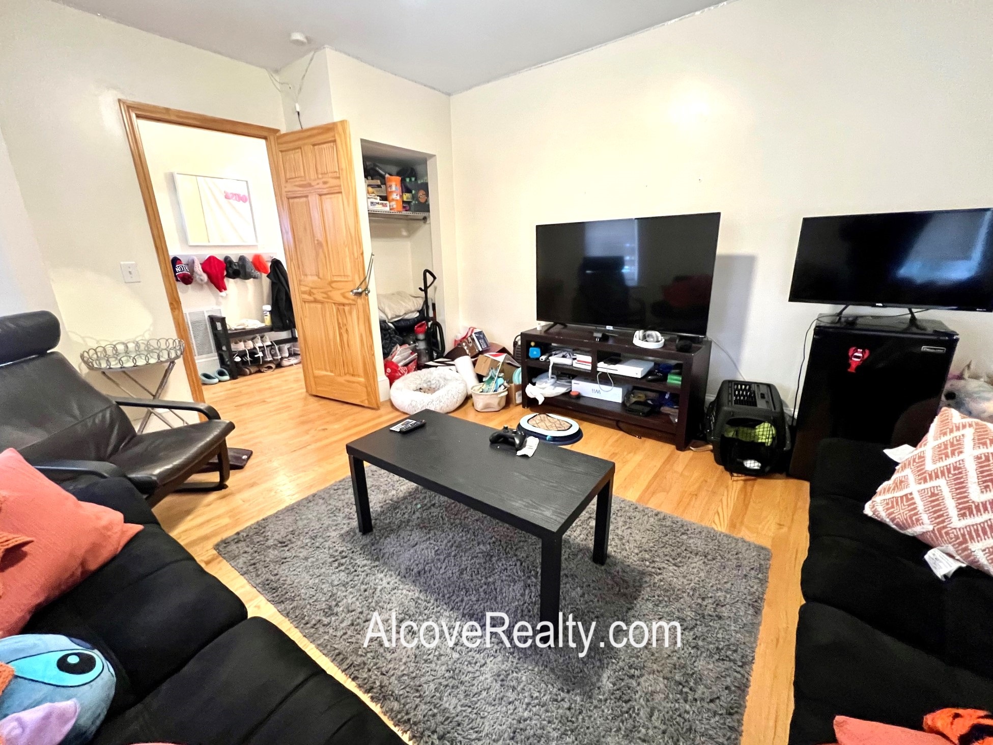 28 Cherry St, Davis Square