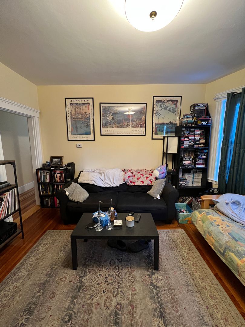 17 Dow St, West Somerville