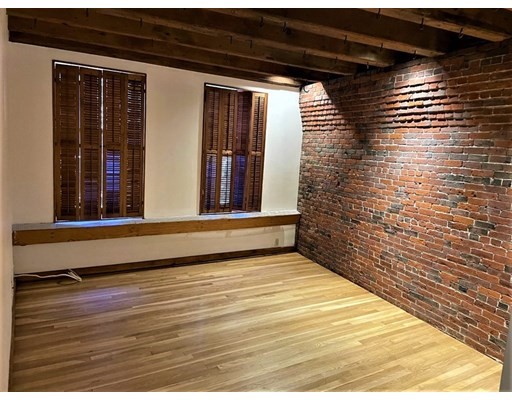 162 Commercial St, Waterfront