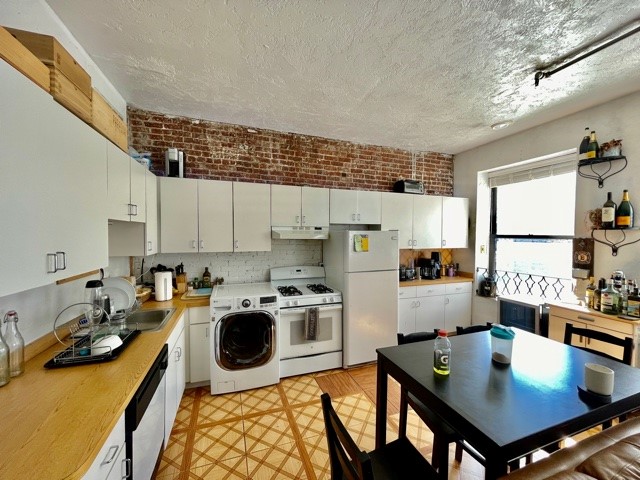 223 Endicott St, North End