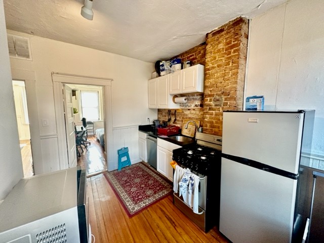 11 Charter St, North End