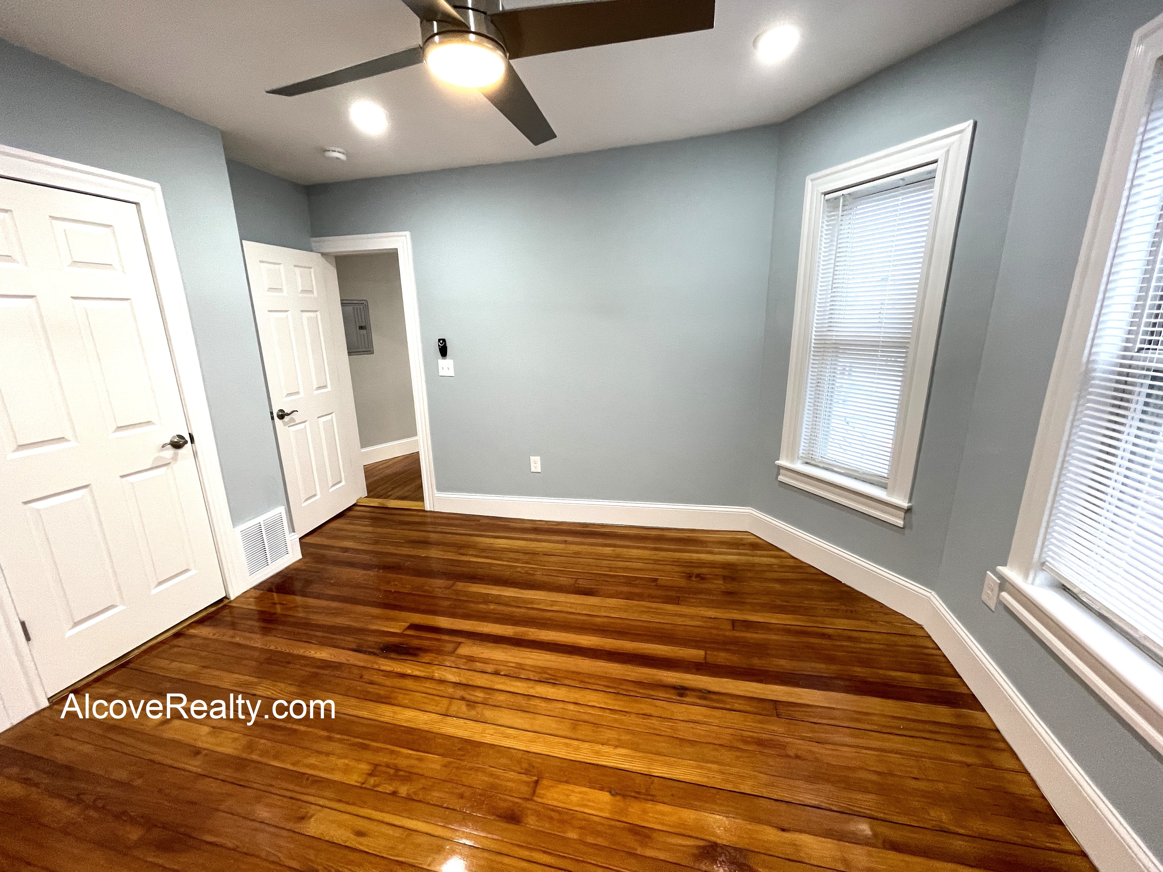 3 Mossland St, Porter Square