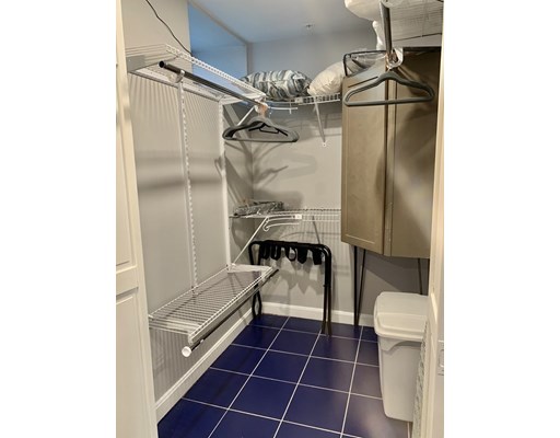 726 Metropolitan Ave, Hyde Park