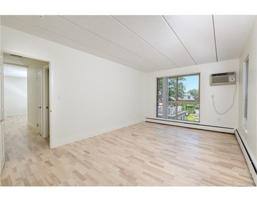 16 Trowbridge St, Harvard Square