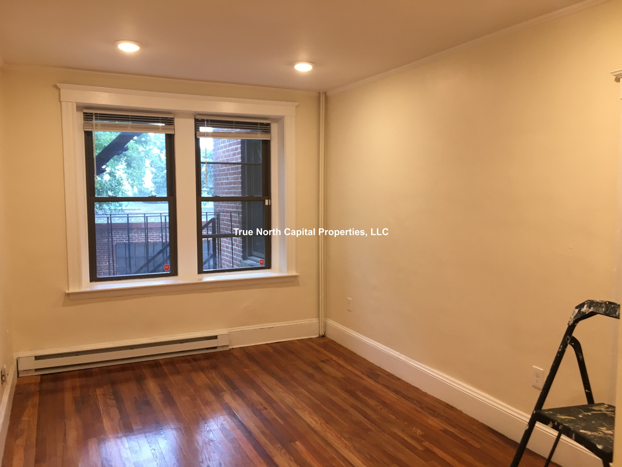 383 Broadway, Ten Hills