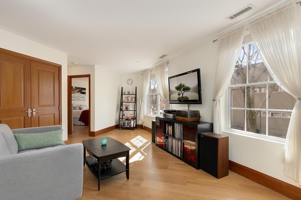 2440 Massachusetts Ave, Mid Cambridge