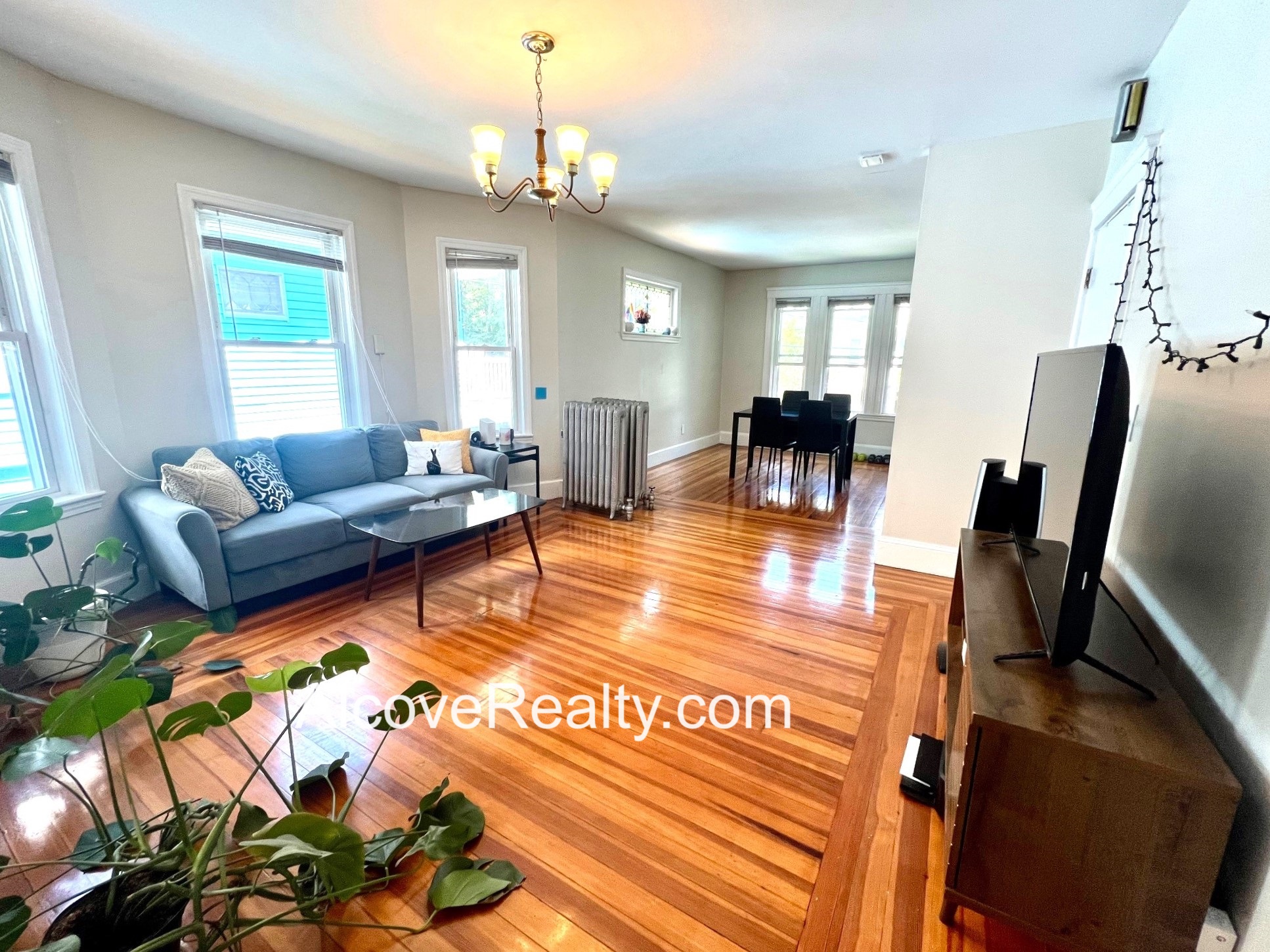 24 Burnham St, Tufts