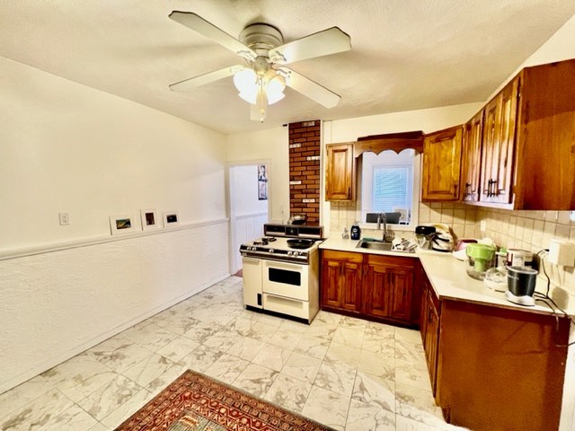 4 Garden Court St, North End