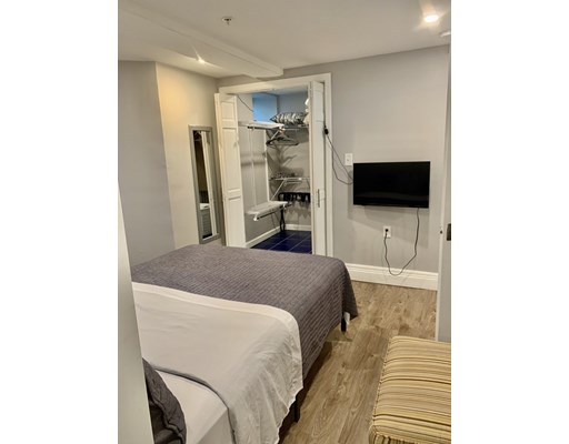 726 Metropolitan Ave, Hyde Park