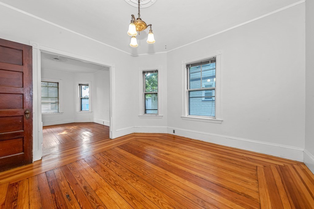 59 Hawthorne St, Davis Square