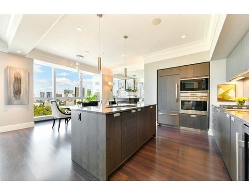 110 Stuart St, Midtown