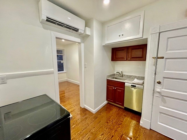 4 Garden Court St, North End