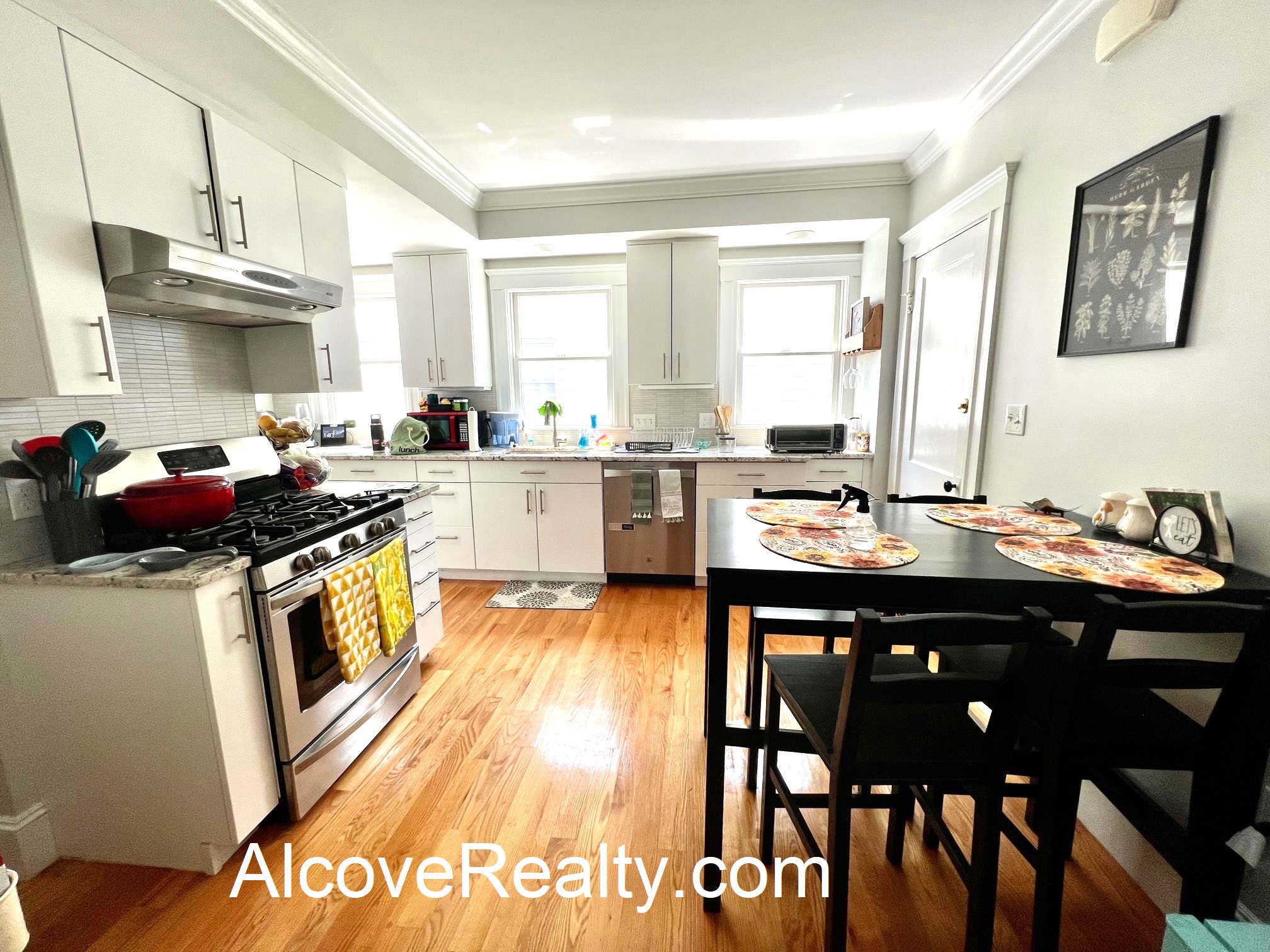 34 Leonard St, Davis Square