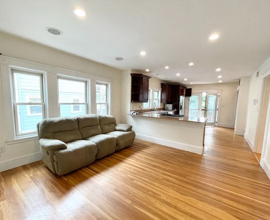 15 Sunset St, Mission Hill