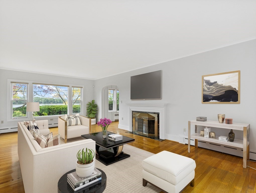 82 Beacon St, Chestnut Hill