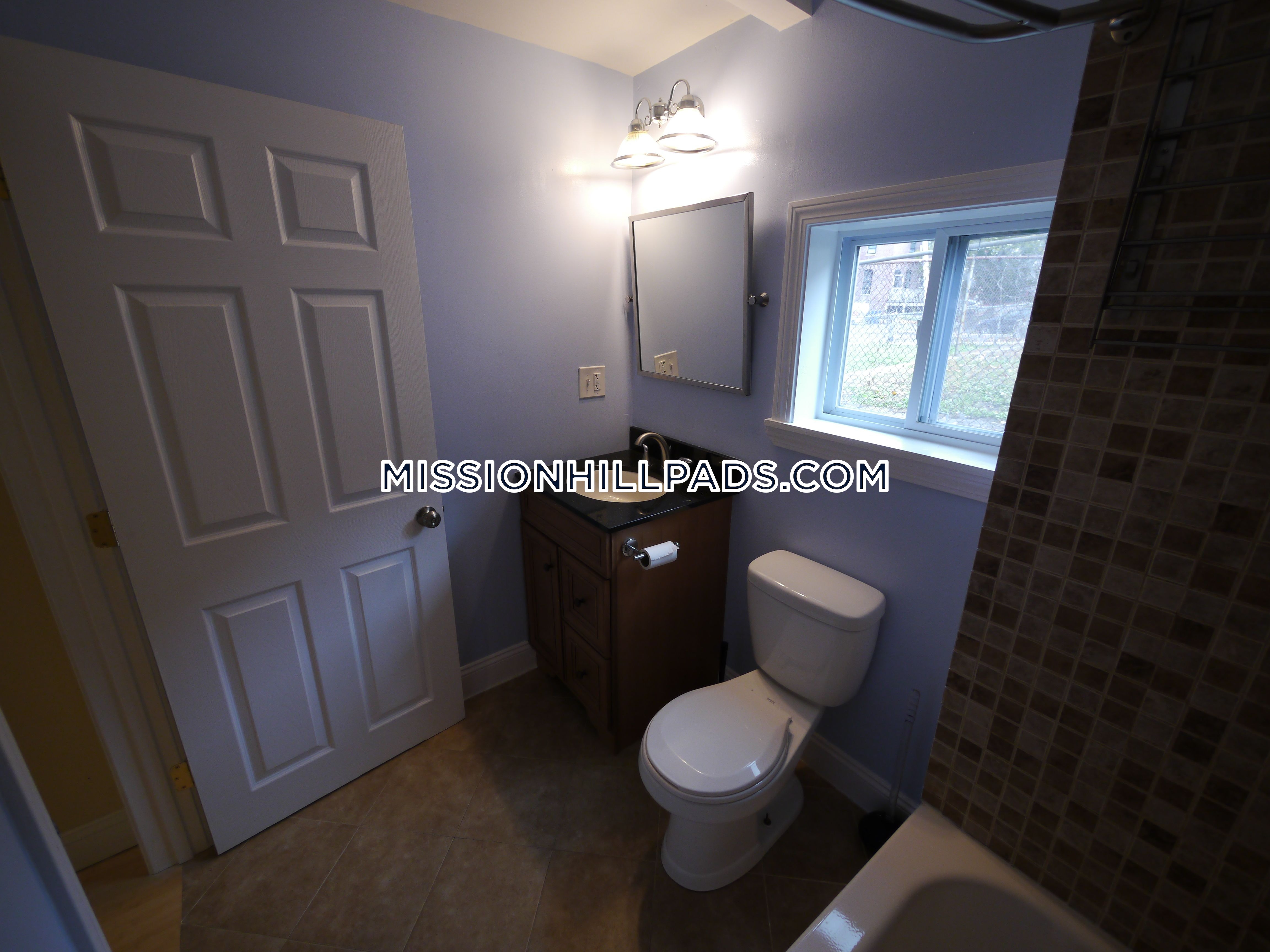 5 Saint James Pl, Roxbury