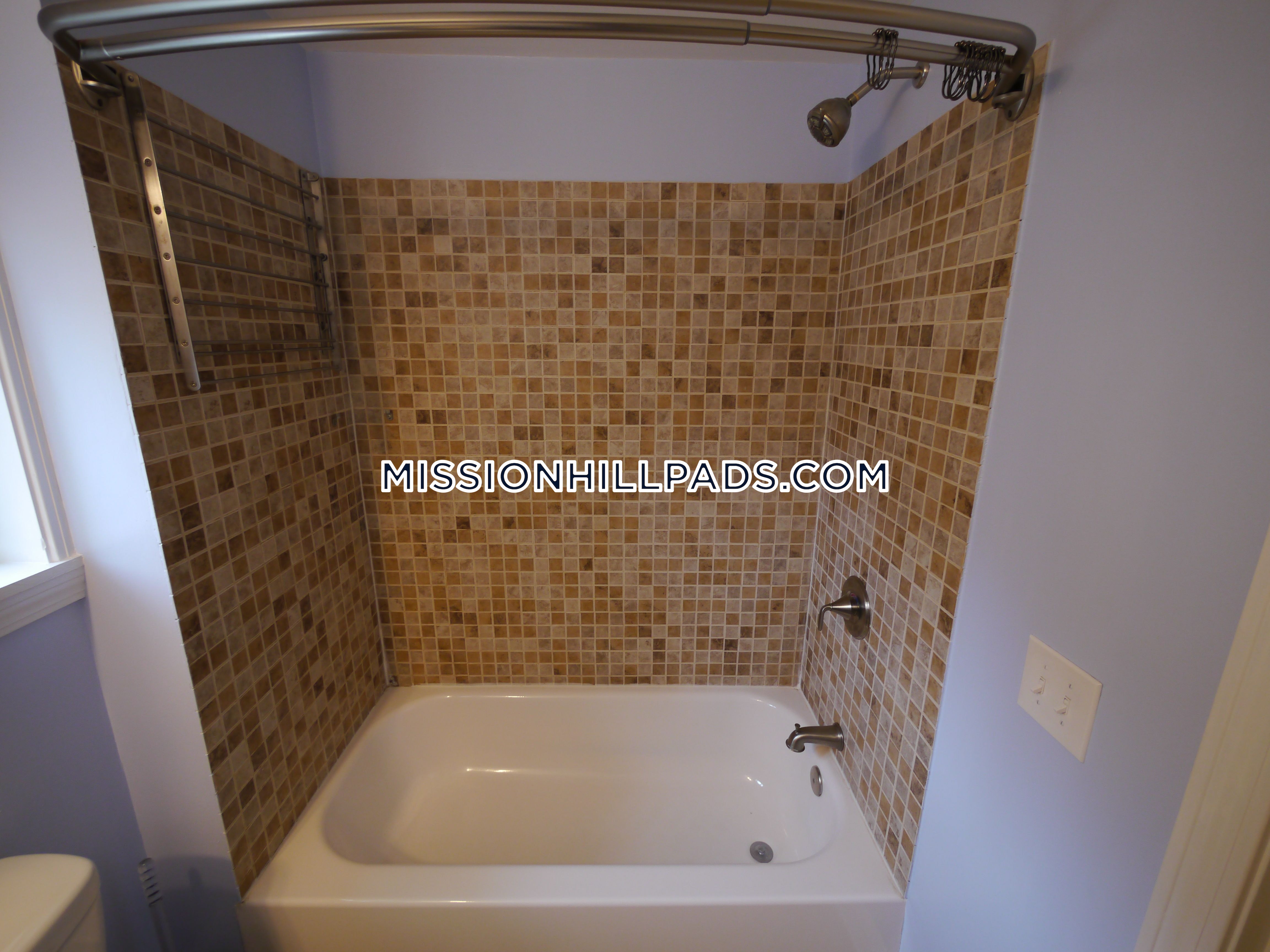 5 Saint James Pl, Roxbury