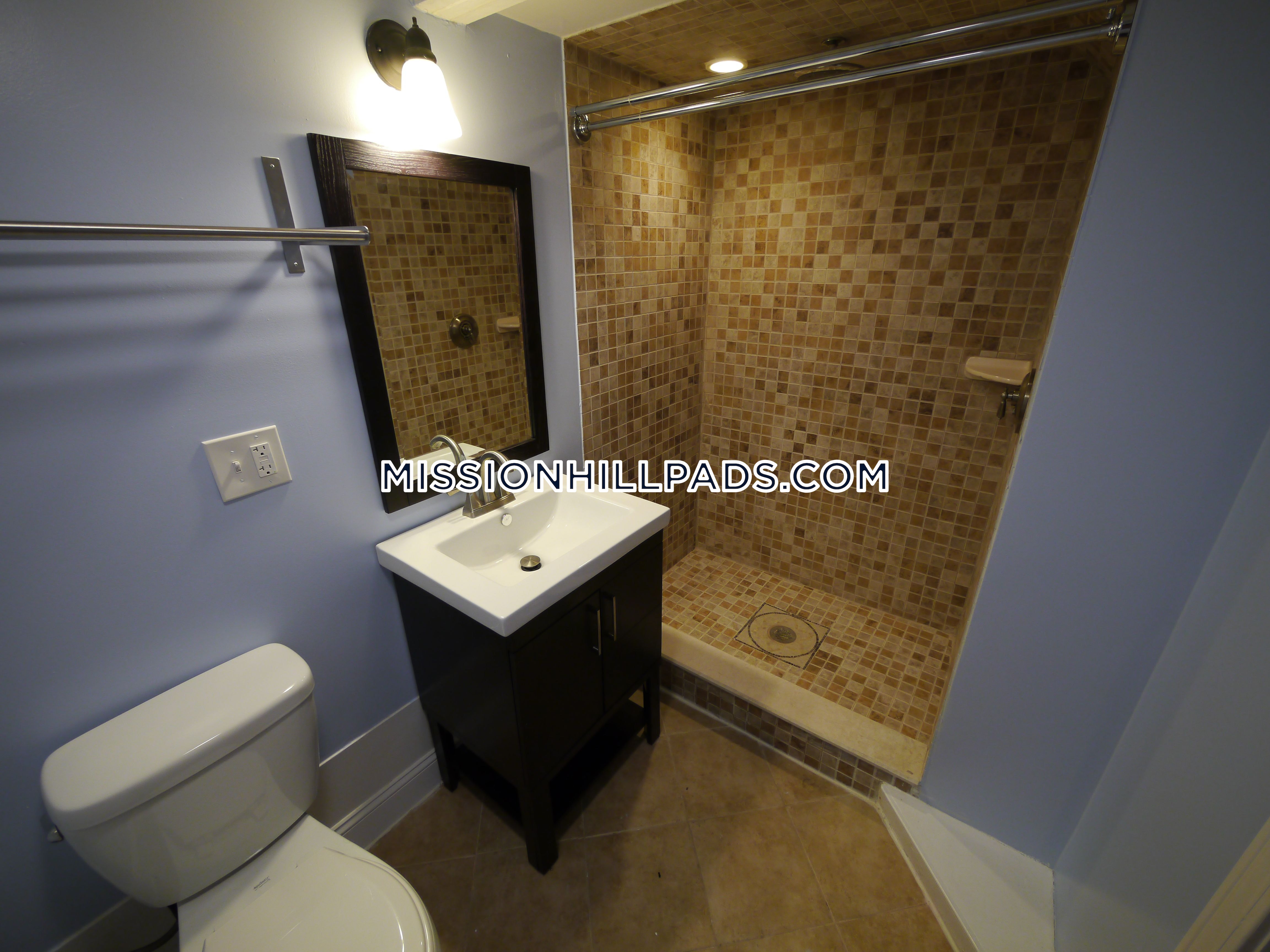 5 Saint James Pl, Roxbury