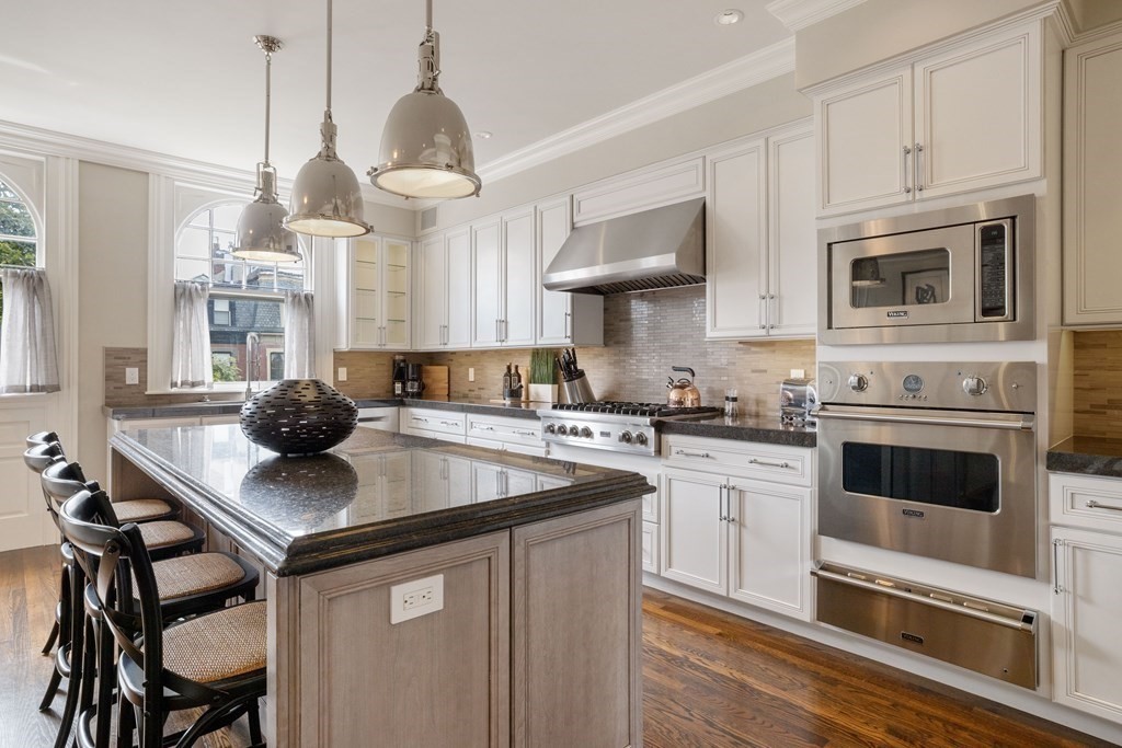 2116 Beacon St, Back Bay