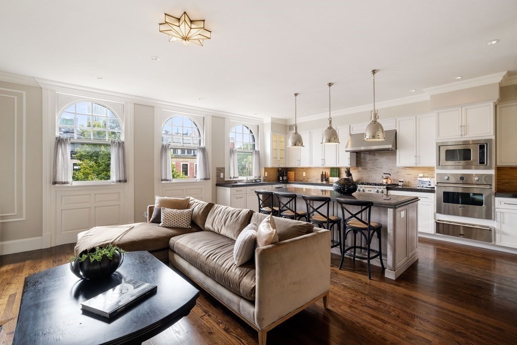 2116 Beacon St, Back Bay