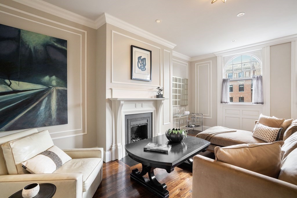 2116 Beacon St, Back Bay