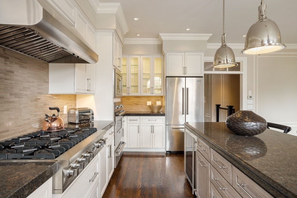 2116 Beacon St, Back Bay