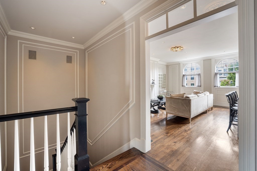 2116 Beacon St, Back Bay