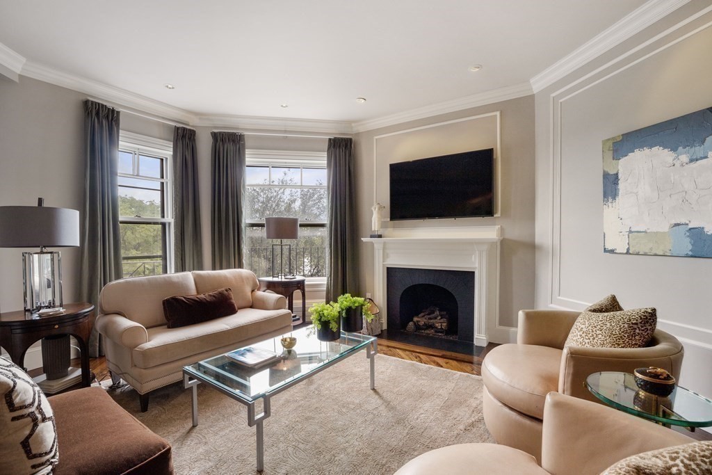 2116 Beacon St, Back Bay