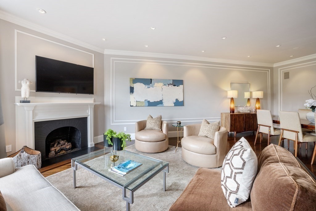 2116 Beacon St, Back Bay