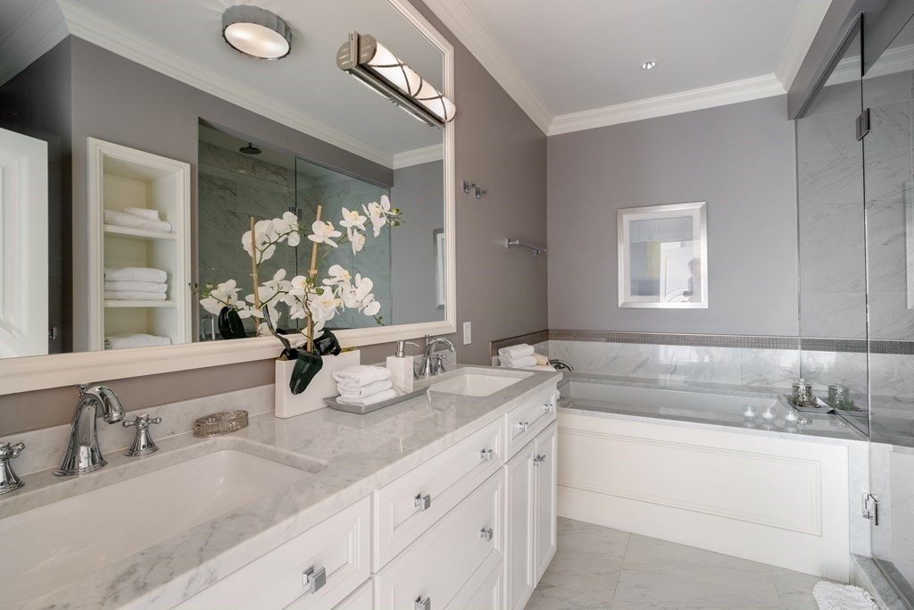 2116 Beacon St, Back Bay