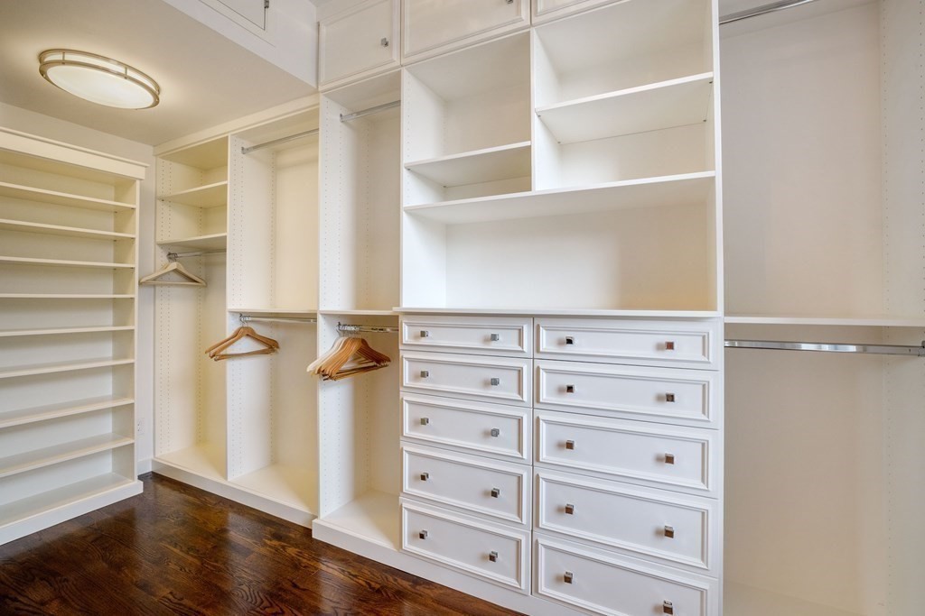 2116 Beacon St, Back Bay