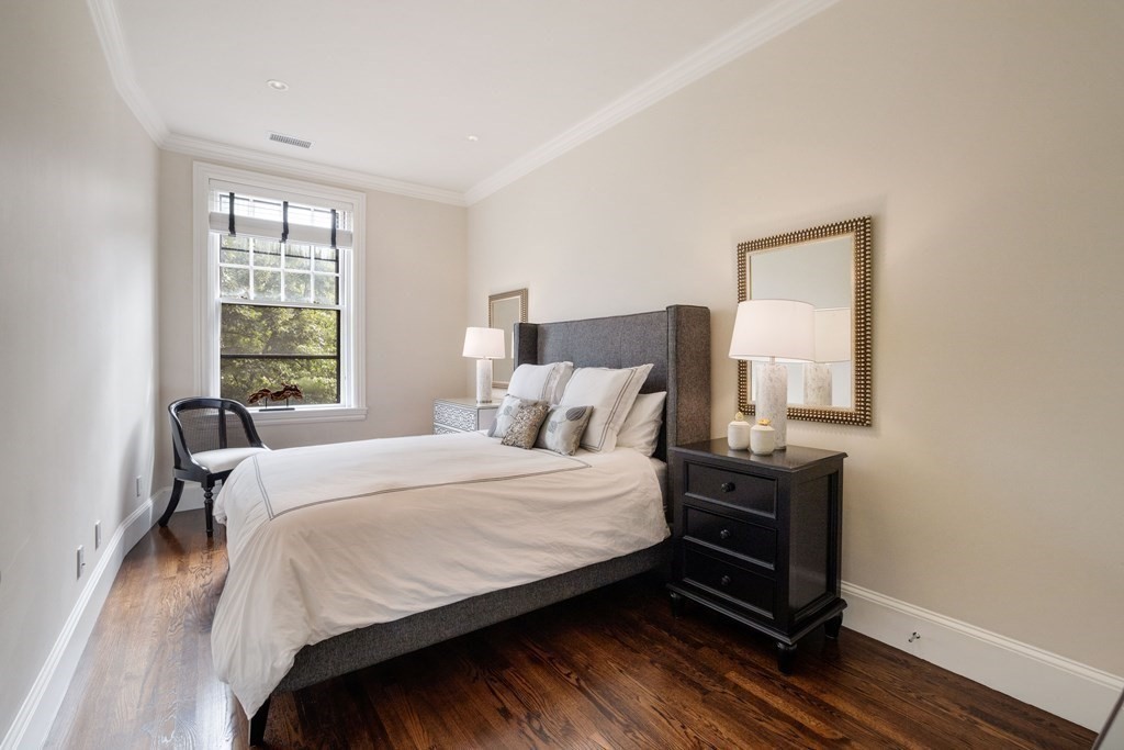 2116 Beacon St, Back Bay